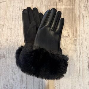 Elegant Black Fur-Trimmed Gloves